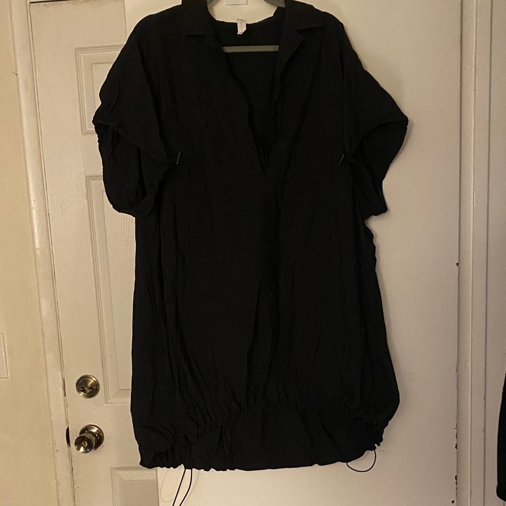Relaxed Black V-Neck Tunic with Gathered Hem